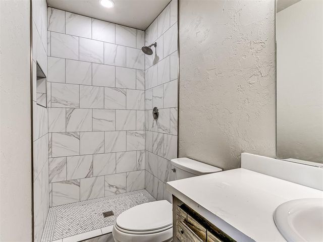 1170 Mockingbird Circle, Choctaw, OK 73020