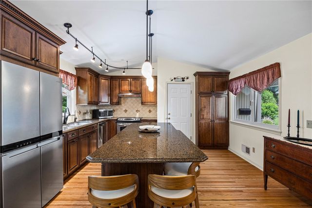 159 Ledgerock Lane, Brighton, NY 14618