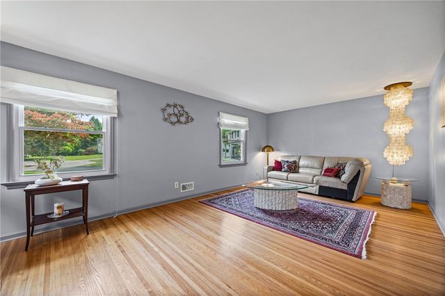 159 Ledgerock Lane, Brighton, NY 14618