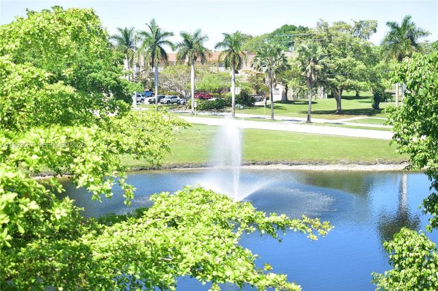 9020 Sunrise Lakes Boulevard 304, Sunrise, FL 33322