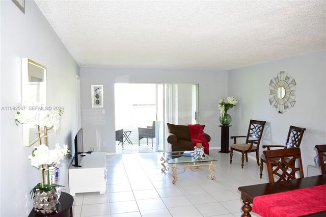 9020 Sunrise Lakes Boulevard 304, Sunrise, FL 33322