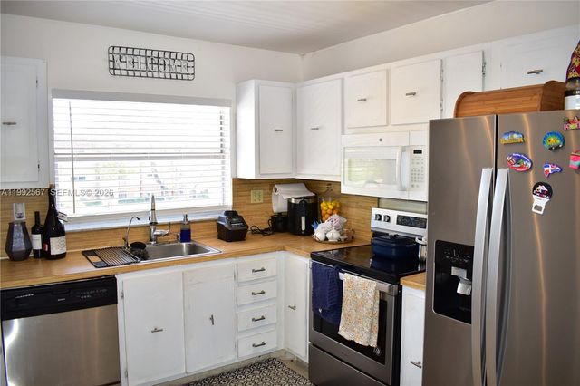 9020 Sunrise Lakes Boulevard 304, Sunrise, FL 33322