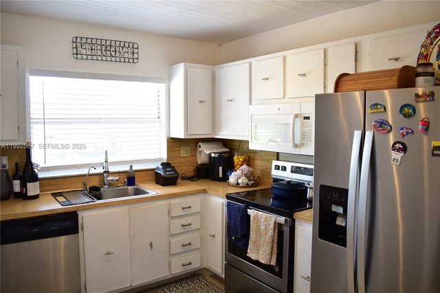 9020 Sunrise Lakes Boulevard 304, Sunrise, FL 33322