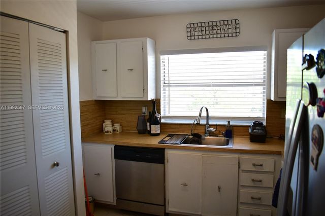 9020 Sunrise Lakes Boulevard 304, Sunrise, FL 33322
