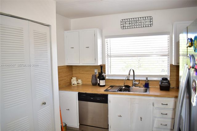 9020 Sunrise Lakes Boulevard 304, Sunrise, FL 33322