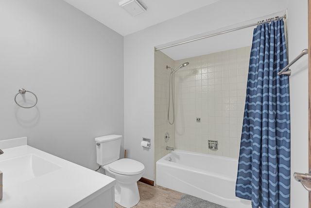 7737 W Golf Drive 302, Palos Heights, IL 60463