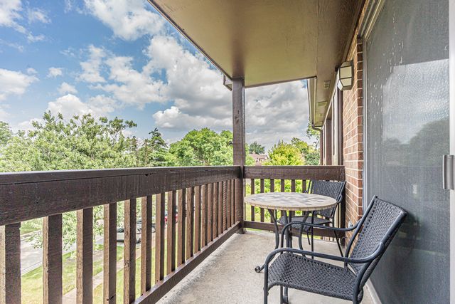 7737 W Golf Drive 302, Palos Heights, IL 60463