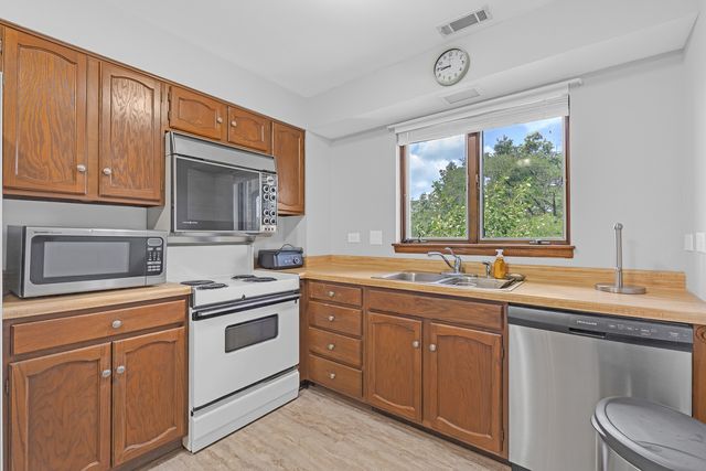 7737 W Golf Drive 302, Palos Heights, IL 60463