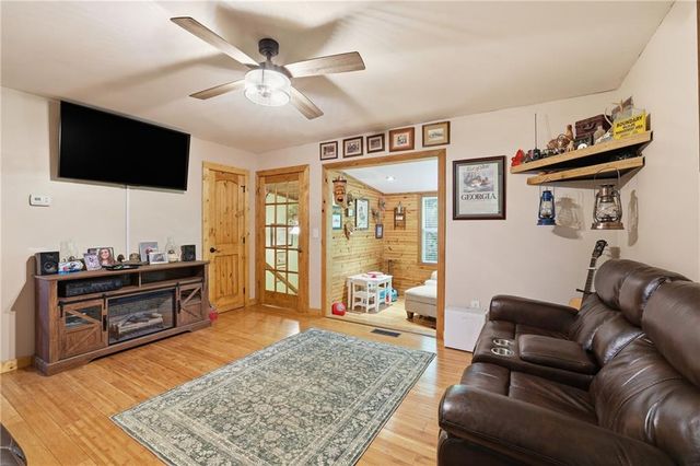 10 Florida Avenue, Clayton, GA 30525