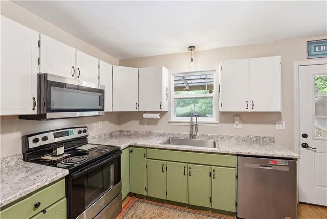 10 Florida Avenue, Clayton, GA 30525