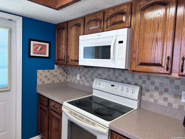 5845 Royal Bnd, San Antonio, TX 78239