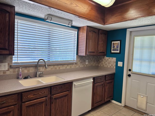 5845 Royal Bnd, San Antonio, TX 78239