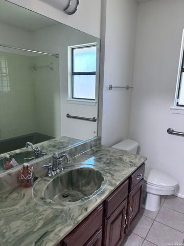 5845 Royal Bnd, San Antonio, TX 78239