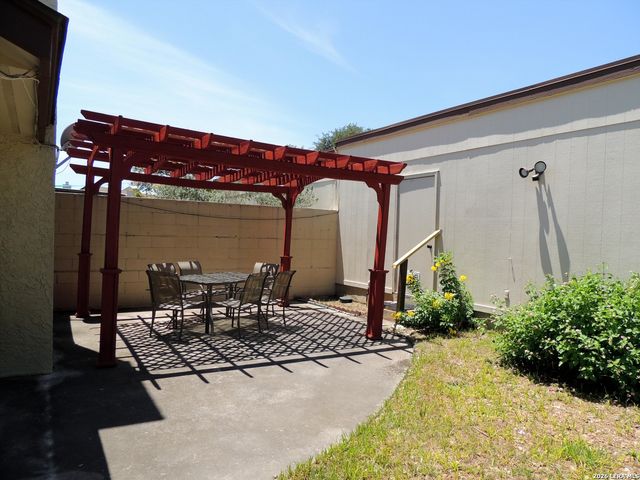 5845 Royal Bnd, San Antonio, TX 78239