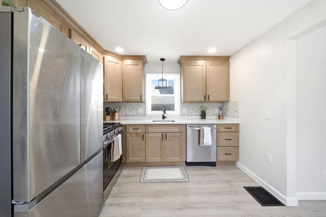 51 Shores St, Taunton, MA 02780