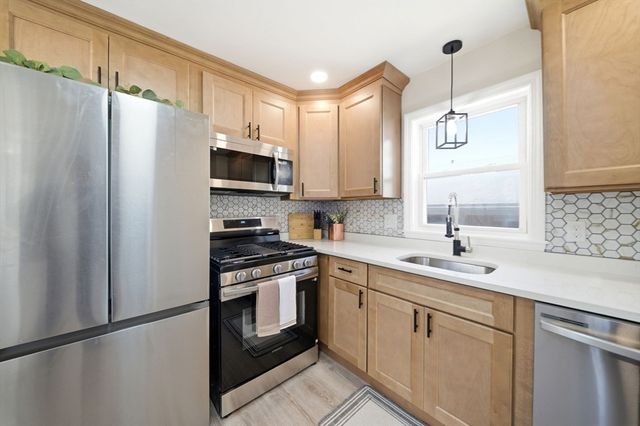 51 Shores St, Taunton, MA 02780
