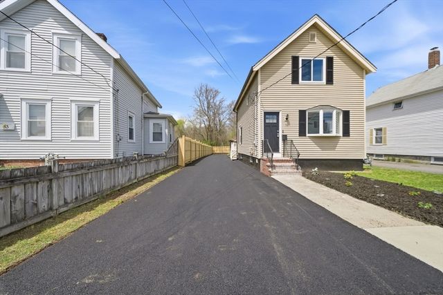 51 Shores St, Taunton, MA 02780