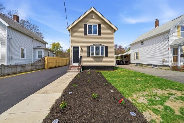 51 Shores St, Taunton, MA 02780