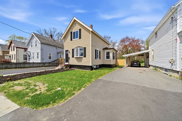 51 Shores St, Taunton, MA 02780