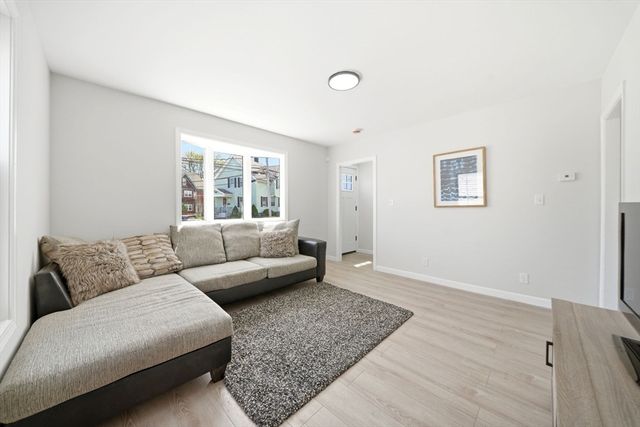 51 Shores St, Taunton, MA 02780