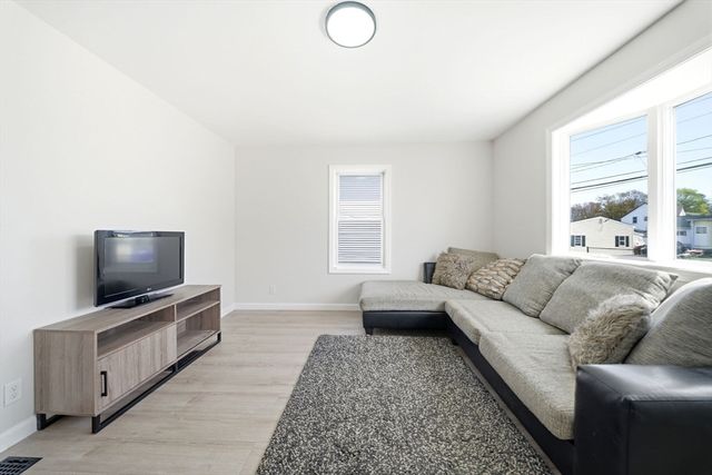 51 Shores St, Taunton, MA 02780