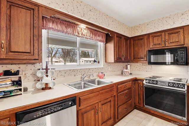 426 Bellewood Drive, Flushing, MI 48433