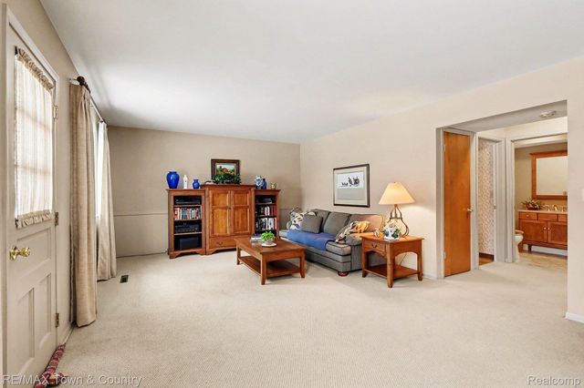 426 Bellewood Drive, Flushing, MI 48433