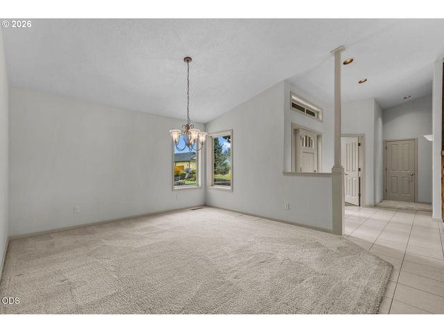 2635 Nw CANYON Dr, Redmond, OR 97756