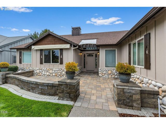 2635 Nw CANYON Dr, Redmond, OR 97756