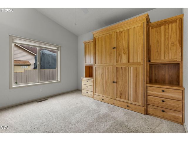 2635 Nw CANYON Dr, Redmond, OR 97756