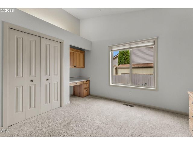2635 Nw CANYON Dr, Redmond, OR 97756