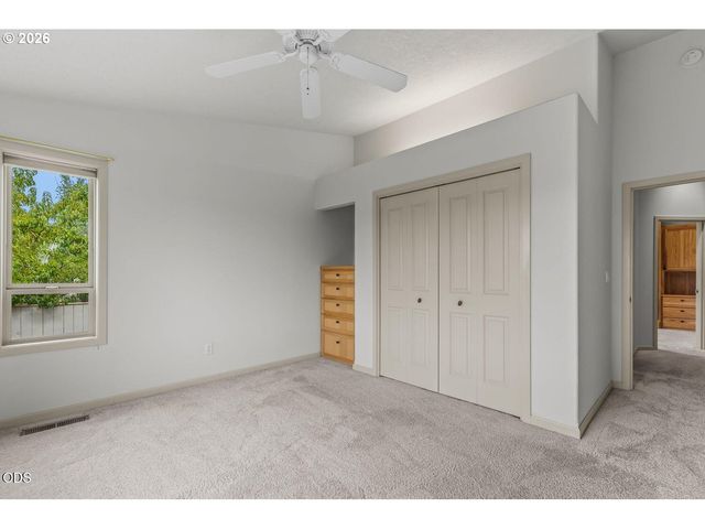 2635 Nw CANYON Dr, Redmond, OR 97756