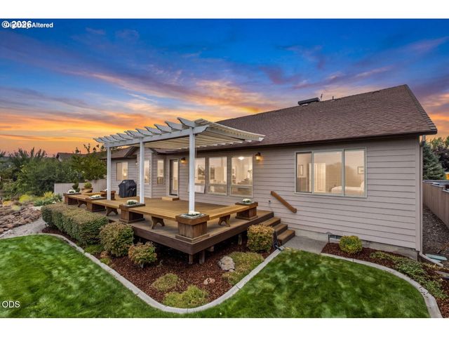 2635 Nw CANYON Dr, Redmond, OR 97756