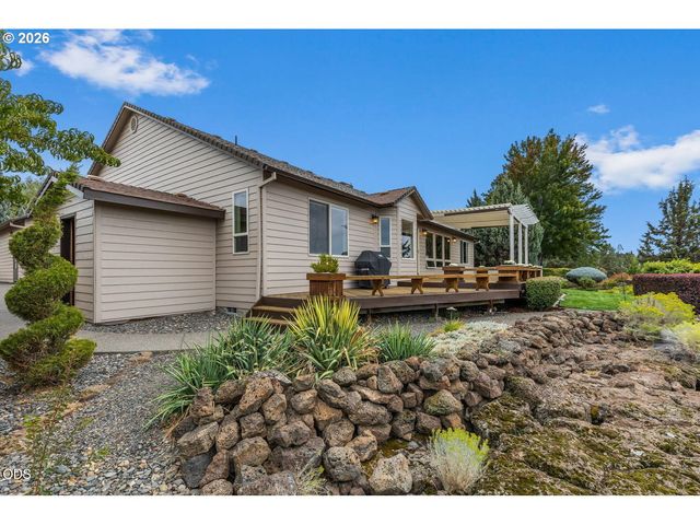 2635 Nw CANYON Dr, Redmond, OR 97756