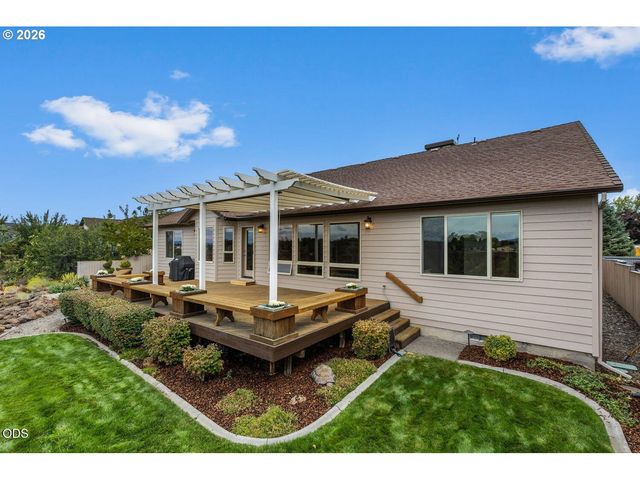 2635 Nw CANYON Dr, Redmond, OR 97756