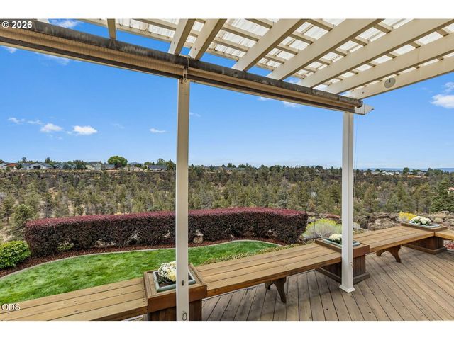 2635 Nw CANYON Dr, Redmond, OR 97756