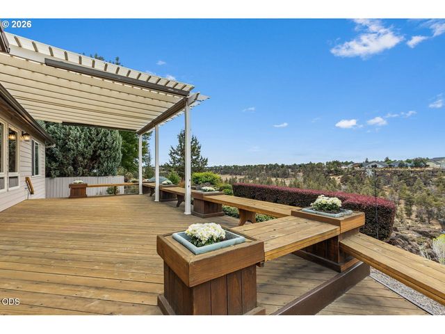 2635 Nw CANYON Dr, Redmond, OR 97756