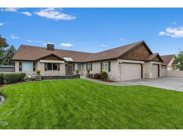 2635 Nw CANYON Dr, Redmond, OR 97756