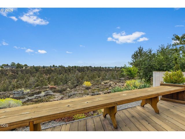 2635 Nw CANYON Dr, Redmond, OR 97756