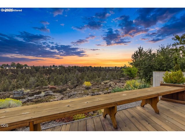 2635 Nw CANYON Dr, Redmond, OR 97756