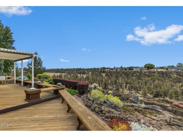 2635 Nw CANYON Dr, Redmond, OR 97756