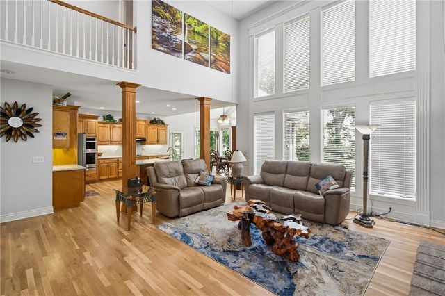2400 SW Winteroak Court, Lee's Summit, MO 64081