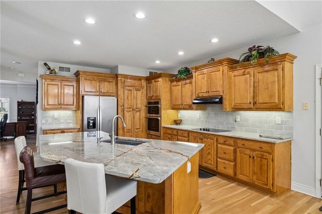 2400 SW Winteroak Court, Lee's Summit, MO 64081