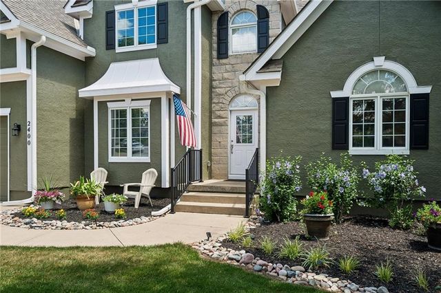 2400 SW Winteroak Court, Lee's Summit, MO 64081