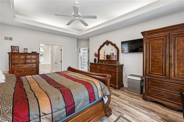 2400 SW Winteroak Court, Lee's Summit, MO 64081