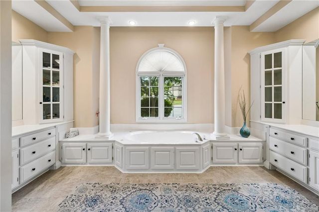 2400 SW Winteroak Court, Lee's Summit, MO 64081