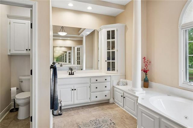 2400 SW Winteroak Court, Lee's Summit, MO 64081