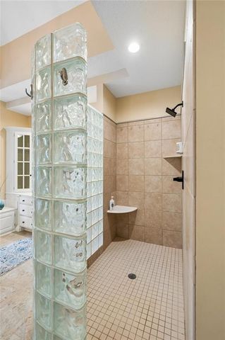 2400 SW Winteroak Court, Lee's Summit, MO 64081