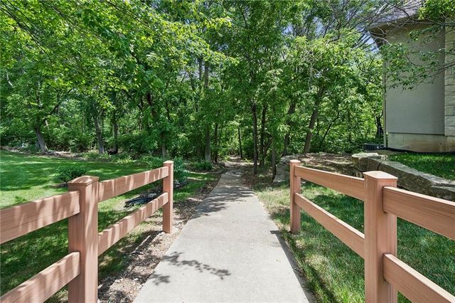 2400 SW Winteroak Court, Lee's Summit, MO 64081