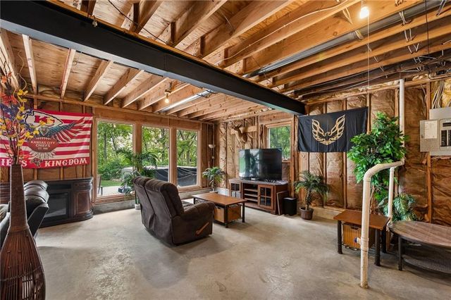 2400 SW Winteroak Court, Lee's Summit, MO 64081